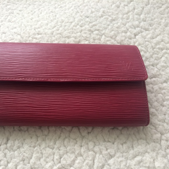 Louis Vuitton Fuchsia Epi Leather Sarah Wallet - Picture 2 of 14